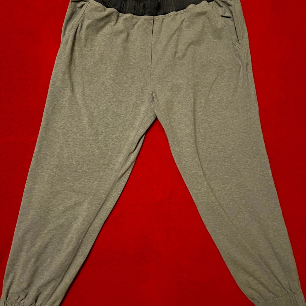 Women's Gray Lululemon Capri size 10